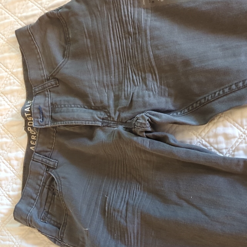 NWOT Men's 32/30 grey slim straight jeans.